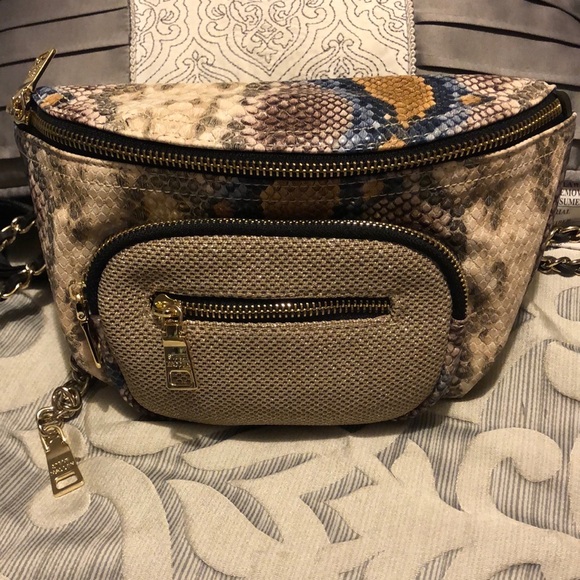 Steve Madden Handbags - Steve Madden snakeskin print Fanny pack/Belt bag